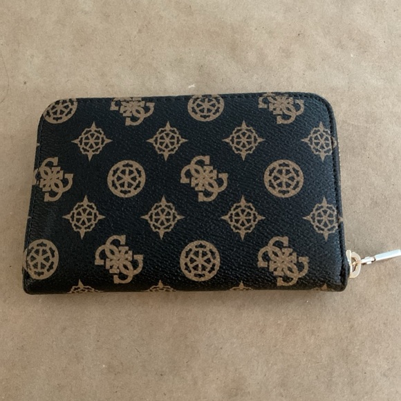 GUESS  Black and Brown Wallet NWOT - Picture 2 of 5